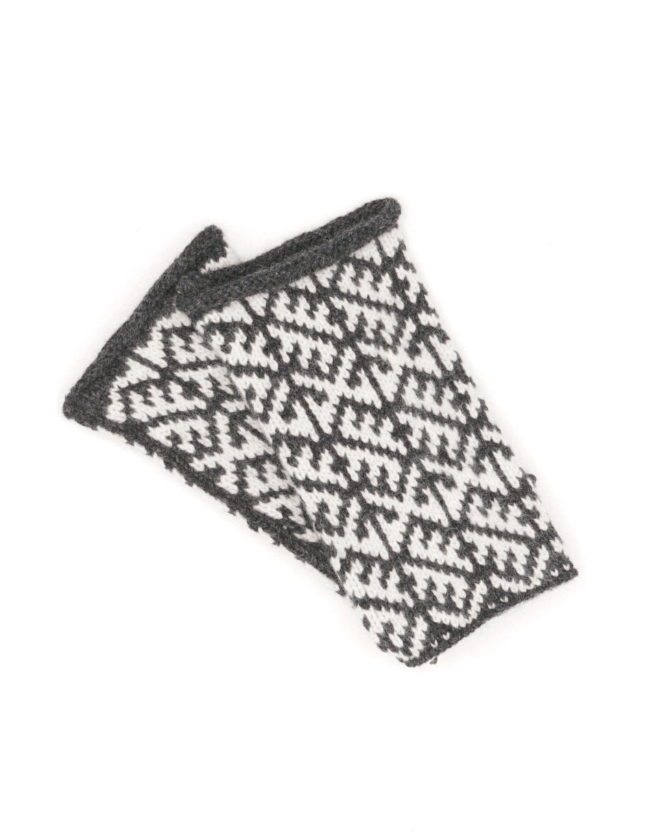 Wool Gloves | Sustainable | Nature | Cruelty-free outerwear | White and Grey | Still life | Product shot