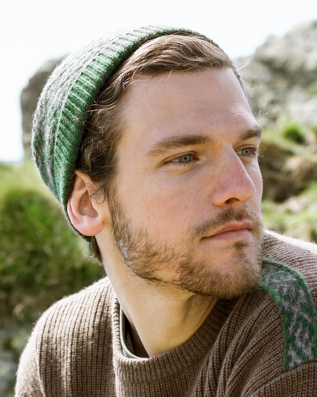 Merino Wool Sweater | Crewneck | Brown and Green | Merino Wool Beanie | Sustainable | Nature | Emotional Shot | Green | Outdoor Shot