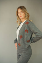 Load image into Gallery viewer, D023 ELIN | Cima Bianca Merino Wool | Merino Knitwear | Outdoor KnitWear | Merino Wool Wool Cardigan | Merino Wool Sweater | Grey | Model Shot | Front | Red Details | 
