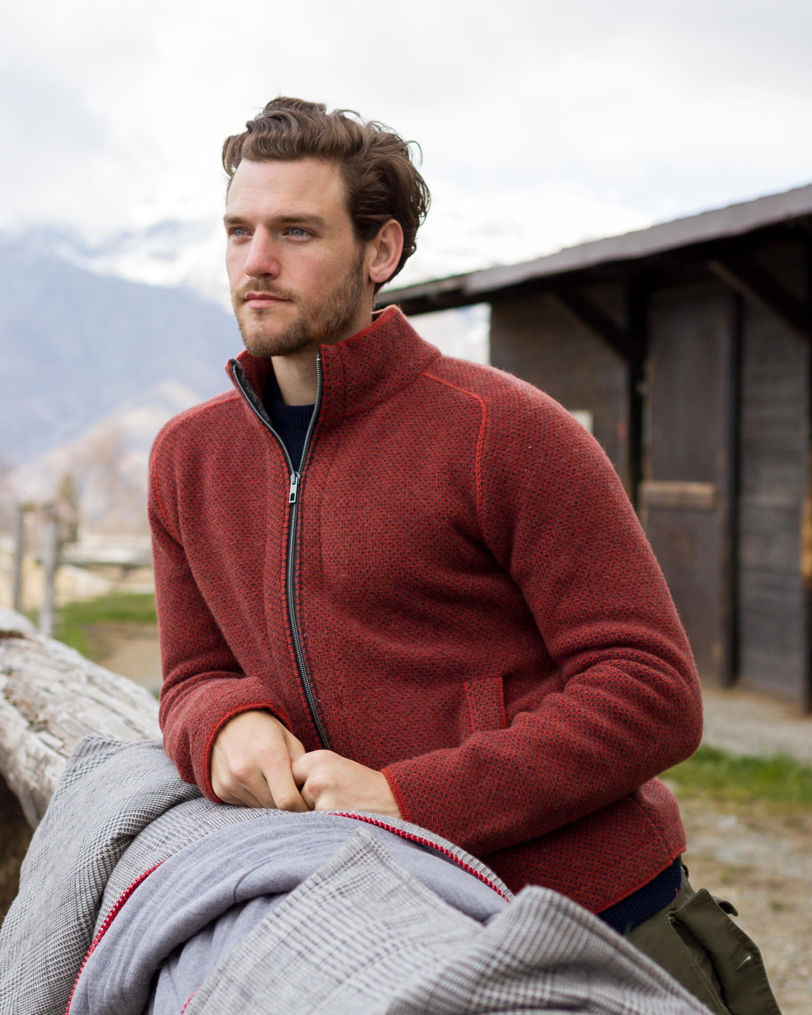 Jacket With Zip In Merino Wool Red | Merino Wool Sweater | Merino Knitwear | Fit | Model | 