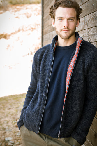 Merino Wool Sweater Yellow | Merino Zip Sweater | Model Shot | Front | Fit | Model Merino Sweater | Red Detail | Merino Wool | Outdoor Merino Knitwear |
